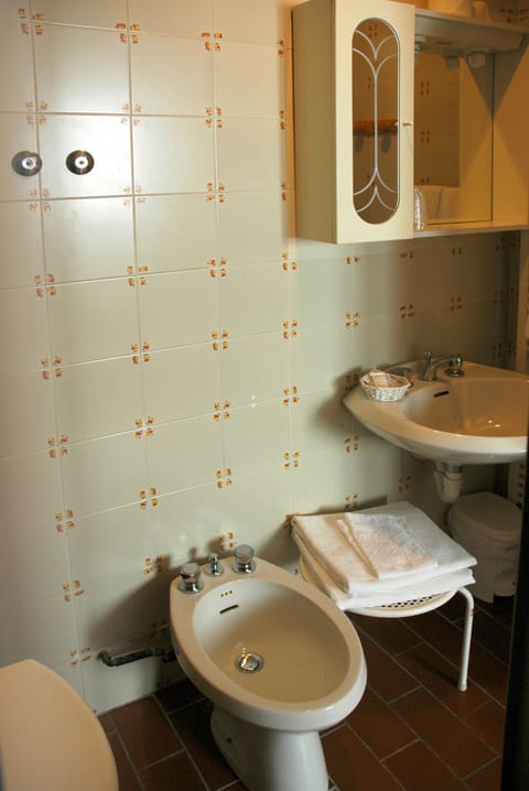 Traditional Double Room, Terrace, Mezzanine | Bathroom | Shower, free toiletries, hair dryer, bidet