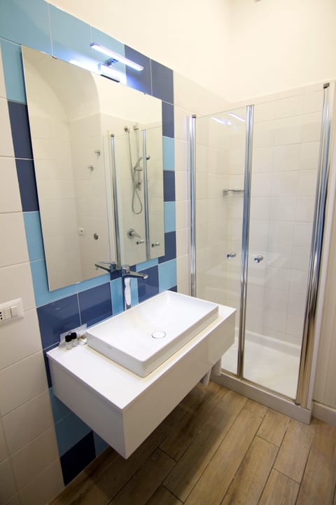 Triple Room | Bathroom shower