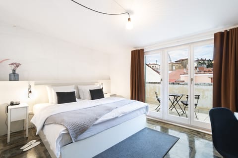 1 bedroom, premium bedding, memory foam beds, individually decorated