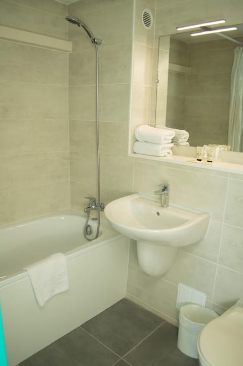 Standard Double Room | Bathroom | Shower, hair dryer, towels