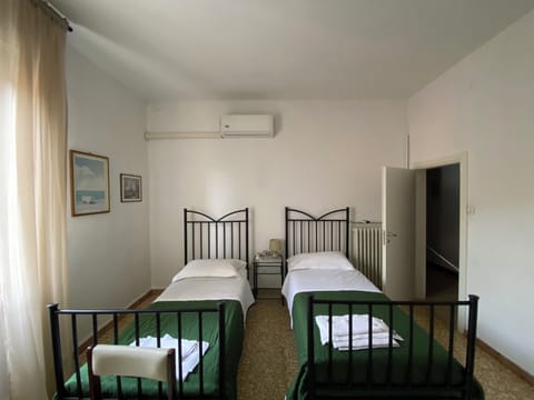 Basic Twin Room | Minibar, blackout drapes, iron/ironing board, free WiFi