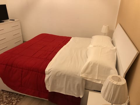 Double Room | Minibar, blackout drapes, iron/ironing board, free WiFi