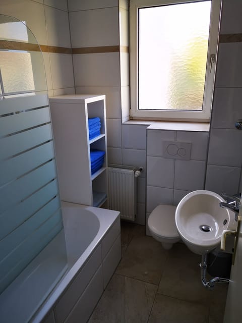 Apartment | Bathroom | Free toiletries, hair dryer, towels