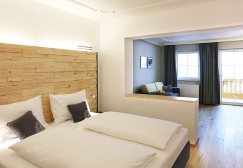 Deluxe Double Room | 2 bedrooms, minibar, in-room safe, free WiFi