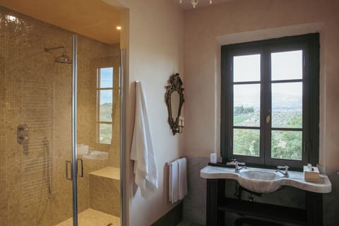 Suite | Frette Italian sheets, pillowtop beds, minibar, in-room safe