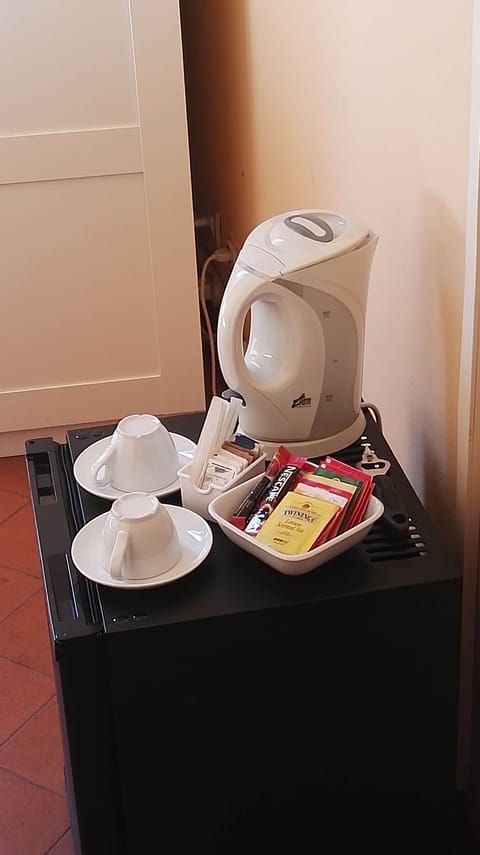 Economy Double Room (French bed) | Coffee and/or coffee maker