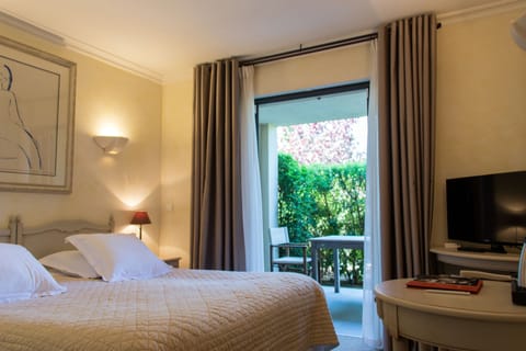 Comfort Double Room | Premium bedding, minibar, in-room safe, individually decorated