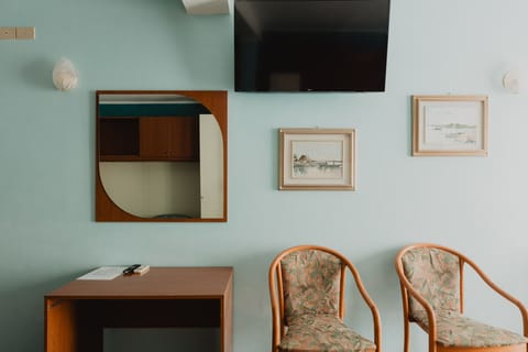 Quadruple Room | Desk, free WiFi