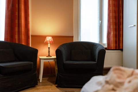 Family Suite | Premium bedding, in-room safe, desk, laptop workspace