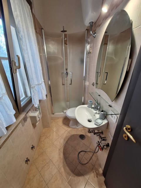 Luxury Double Room, 1 Bedroom, Private Bathroom, Garden View | Bathroom | Shower, rainfall showerhead, eco-friendly toiletries, bidet