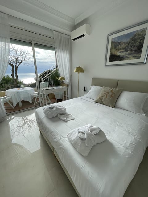 Double Room, Terrace, Sea View (L'Horizon) | Premium bedding, pillowtop beds, in-room safe, individually decorated