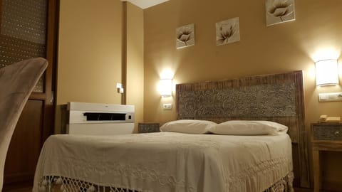 Standard Double or Twin Room | In-room safe, desk, free WiFi, bed sheets