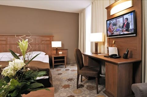 Deluxe Double Room | In-room safe, individually furnished, desk, iron/ironing board