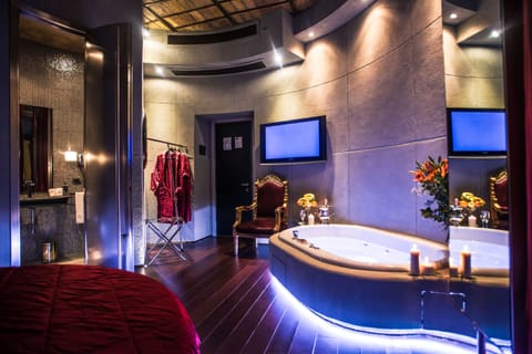 Honeymoon Suite | Egyptian cotton sheets, premium bedding, down comforters