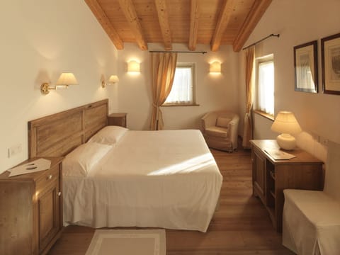 Egyptian cotton sheets, premium bedding, down comforters