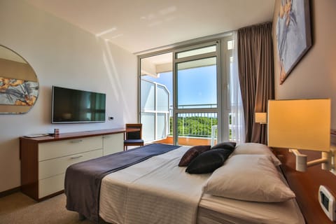 2 bedrooms, in-room safe, desk, laptop workspace