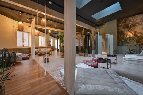 Sauna, steam room, deep-tissue massages, sports massages, massages