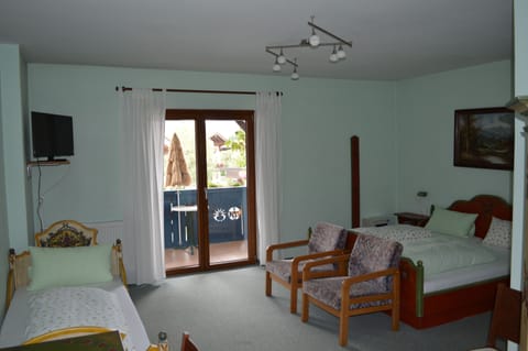 Triple Room | Premium bedding, in-room safe, soundproofing, free WiFi