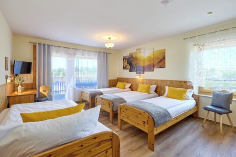 Quadruple Room | In-room safe, desk, soundproofing, iron/ironing board