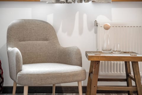 Economy Single Room, 1 Twin Bed, Non Smoking, Mountain View | Hypo-allergenic bedding, in-room safe, individually decorated