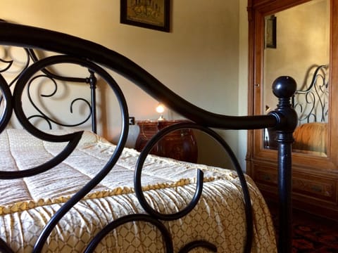 Exclusive Apartment, 2 Bedrooms, Fireplace, Tower | Hypo-allergenic bedding, individually decorated, individually furnished