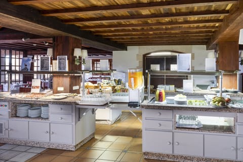 Daily buffet breakfast (EUR 19 per person)