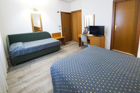 Triple Room | Premium bedding, minibar, in-room safe, desk