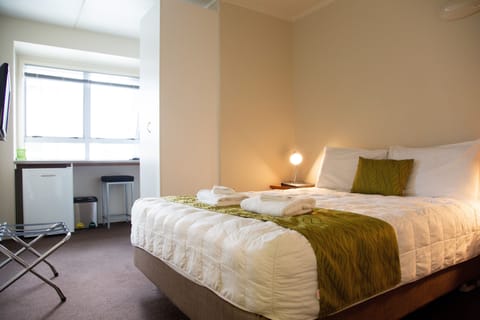 Superior Room, 1 Queen Bed, Ensuite | In-room safe, desk, free cribs/infant beds, bed sheets
