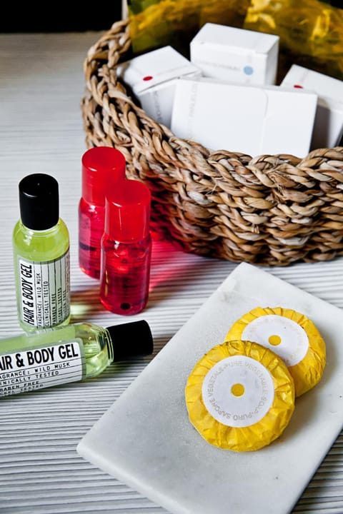 Classic Double or Twin Room | Bathroom | Shower, free toiletries, hair dryer, slippers