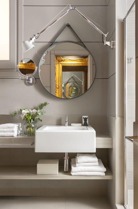 Shower, rainfall showerhead, designer toiletries, hair dryer