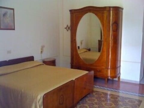 Economy Double Room | Desk, iron/ironing board, free WiFi, bed sheets