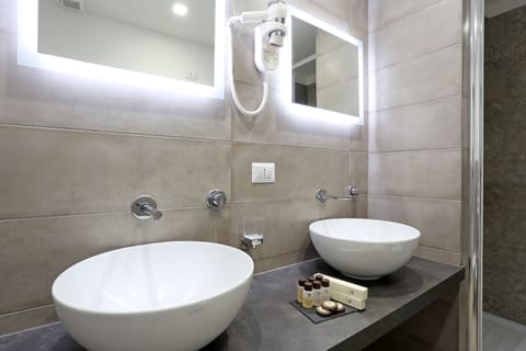 Deluxe Triple Room, 1 Bedroom, Refrigerator | Bathroom | Combined shower/tub, free toiletries, hair dryer, towels