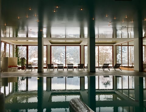 Indoor pool, sun loungers