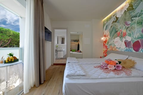 Comfort Double Room | In-room safe, desk, laptop workspace, soundproofing