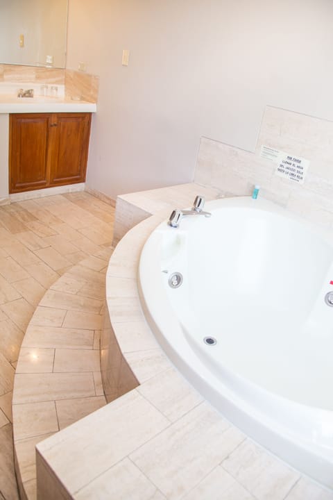 Superior Suite | Private spa tub