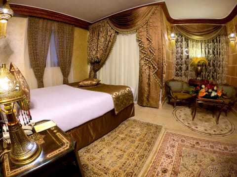 Honeymoon Suite | Egyptian cotton sheets, minibar, in-room safe, individually decorated