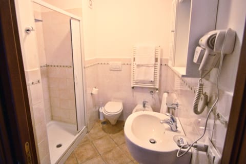 Quadruple Room, Balcony, Sea View | Bathroom | Shower, hair dryer, bidet, towels