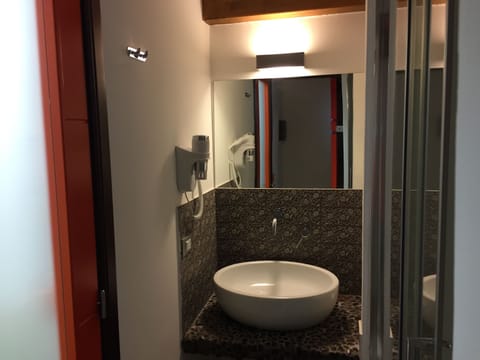 Quadruple Room | Bathroom | Shower, hair dryer, bidet, towels