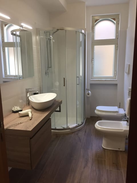 Double Room | Bathroom | Shower, hair dryer, bidet, towels