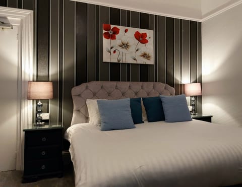 Double Room, 1 King Bed | Hypo-allergenic bedding, individually decorated, blackout drapes