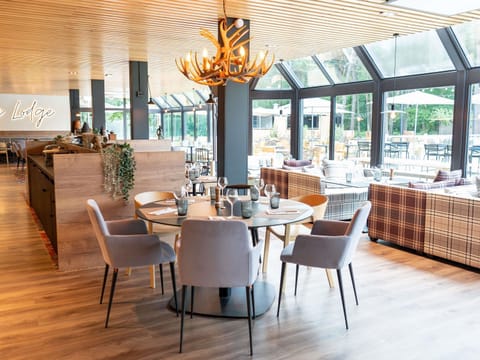 Lunch and dinner served, pool views 