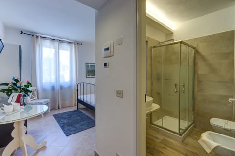 Double Room | Bathroom | Combined shower/tub, deep soaking tub, free toiletries, hair dryer