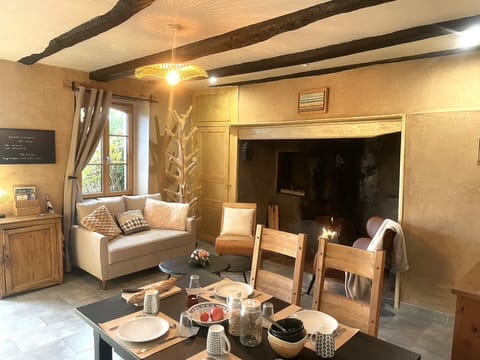 Family House (Le Pigeonnier) | Living area