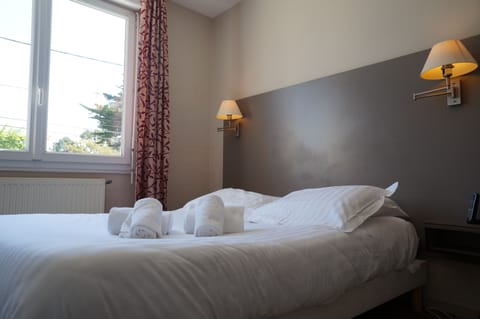 Double Room, Ensuite (Budget) | Individually decorated, iron/ironing board, free wired internet