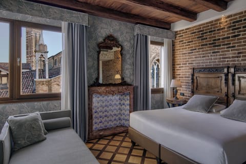 Premium bedding, down comforters, minibar, in-room safe