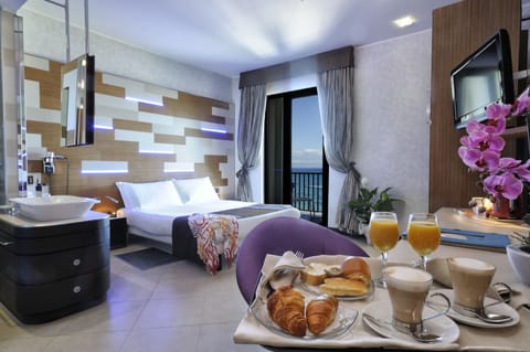 Superior Room, Sea View | Minibar, in-room safe, individually furnished, desk