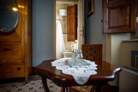 Superior Double Room, Private Bathroom (1. Ghirlanda Di Rose) | Hypo-allergenic bedding, individually decorated, individually furnished