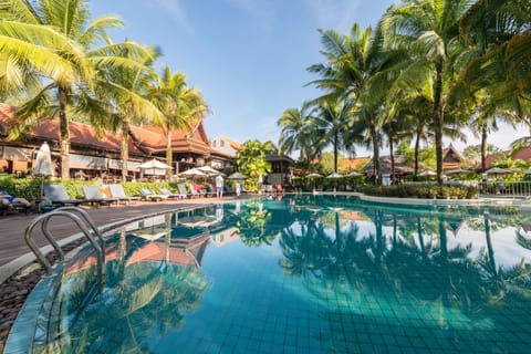 Outdoor pool, sun loungers