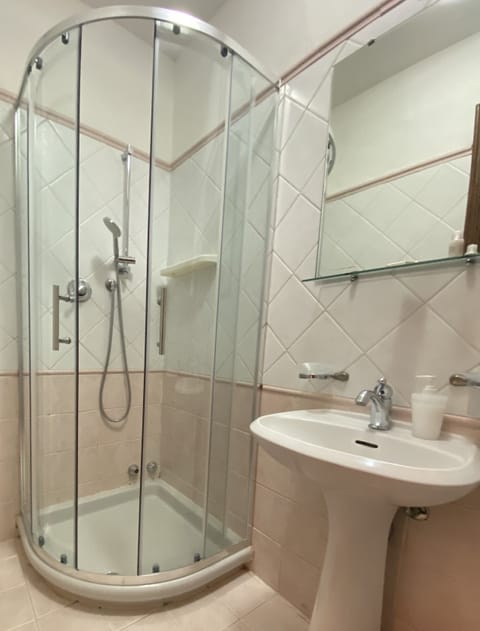 Double Room | Bathroom | Shower, hair dryer, towels