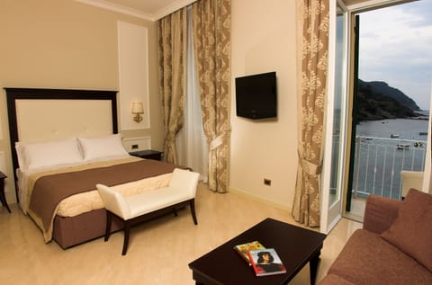 Junior Suite, 1 Bedroom, Sea View (beach access included) | Down comforters, minibar, in-room safe, desk